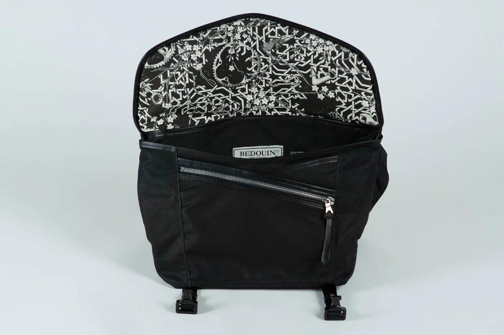 Genghis - Black messenger bag view 4