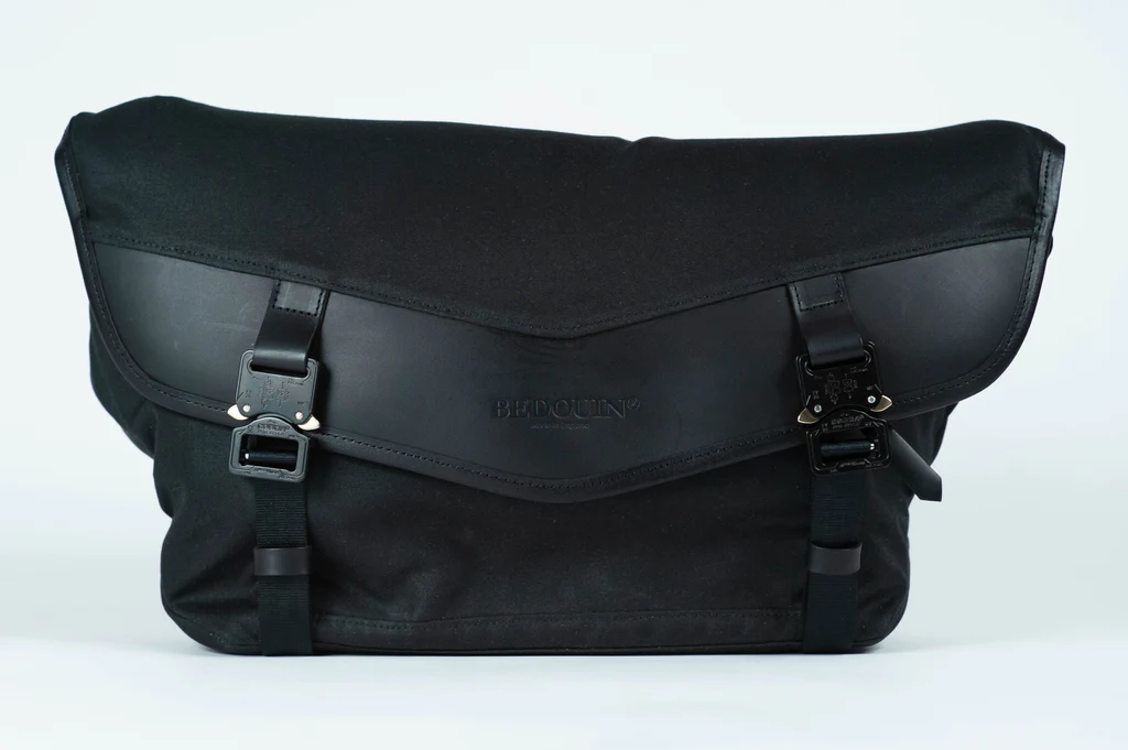 Genghis - Black messenger bag