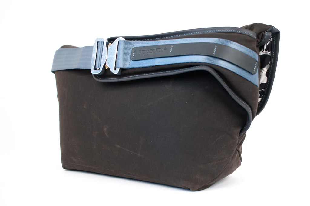 Genghis - Grey messenger bag view 2