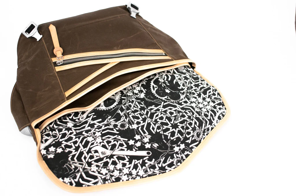 Genghis - Khaki messenger bag view 5