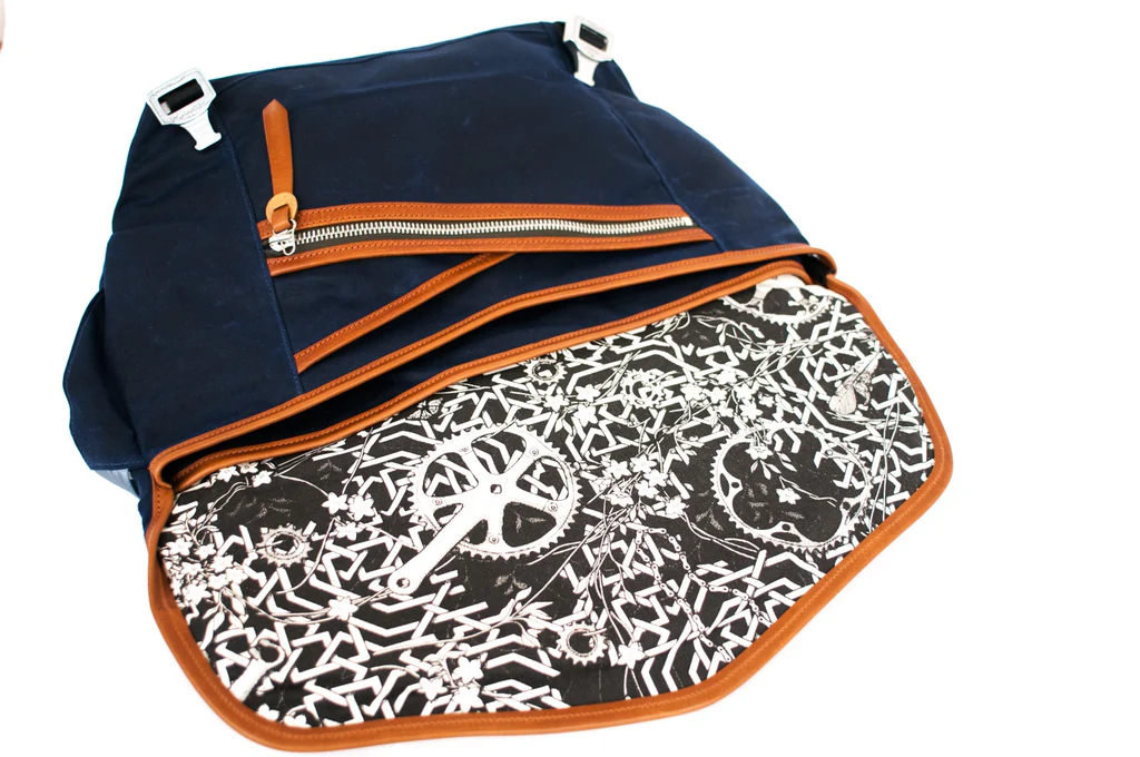 Genghis - Navy messenger bag view 4